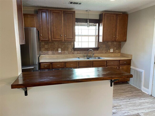 Foto del edificio - 2208 Chestnut Ln