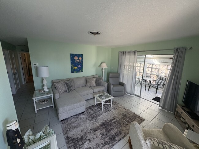 Foto del edificio - 1205 Tarpon Center Dr