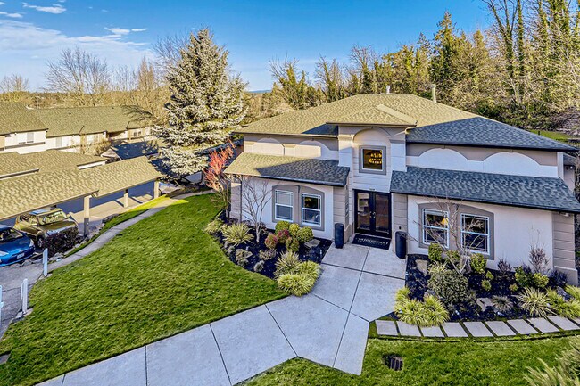 Building Photo - Scott Mountain