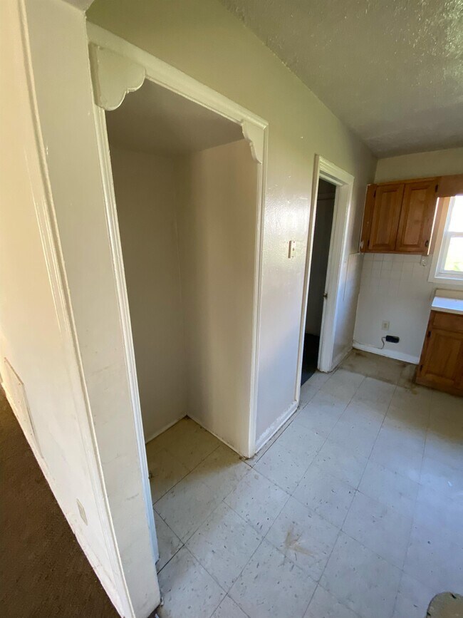Building Photo - 2214 N Kitley Ave