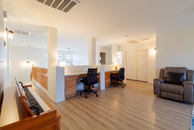 Foto del edificio - 1550 N Desert Willow St