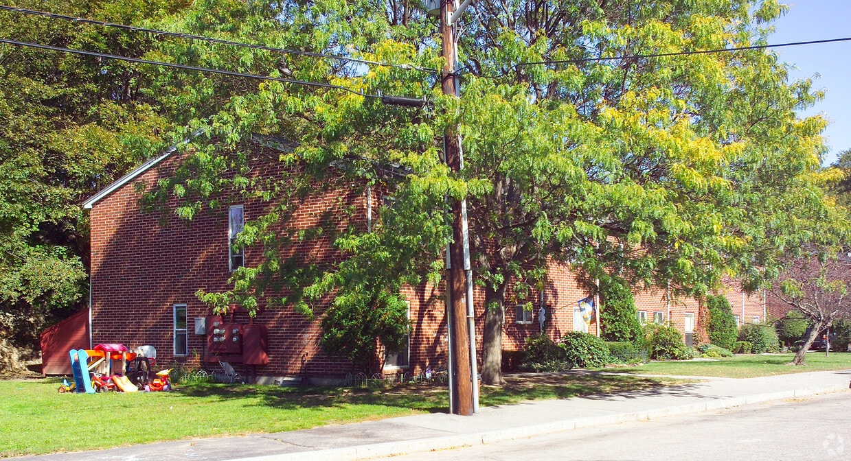 Building Photo - 116-122 Martensen St