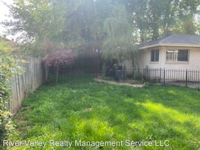 Building Photo - 3 br, 1.5 bath House - 104 W 14th