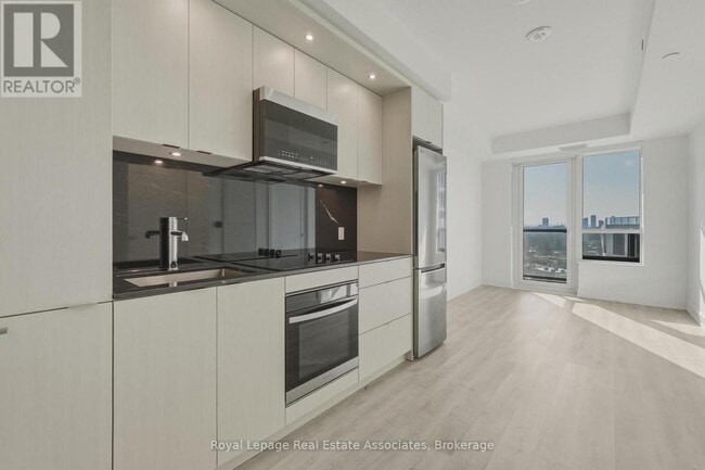 Building Photo - 60 Central Park Roadway