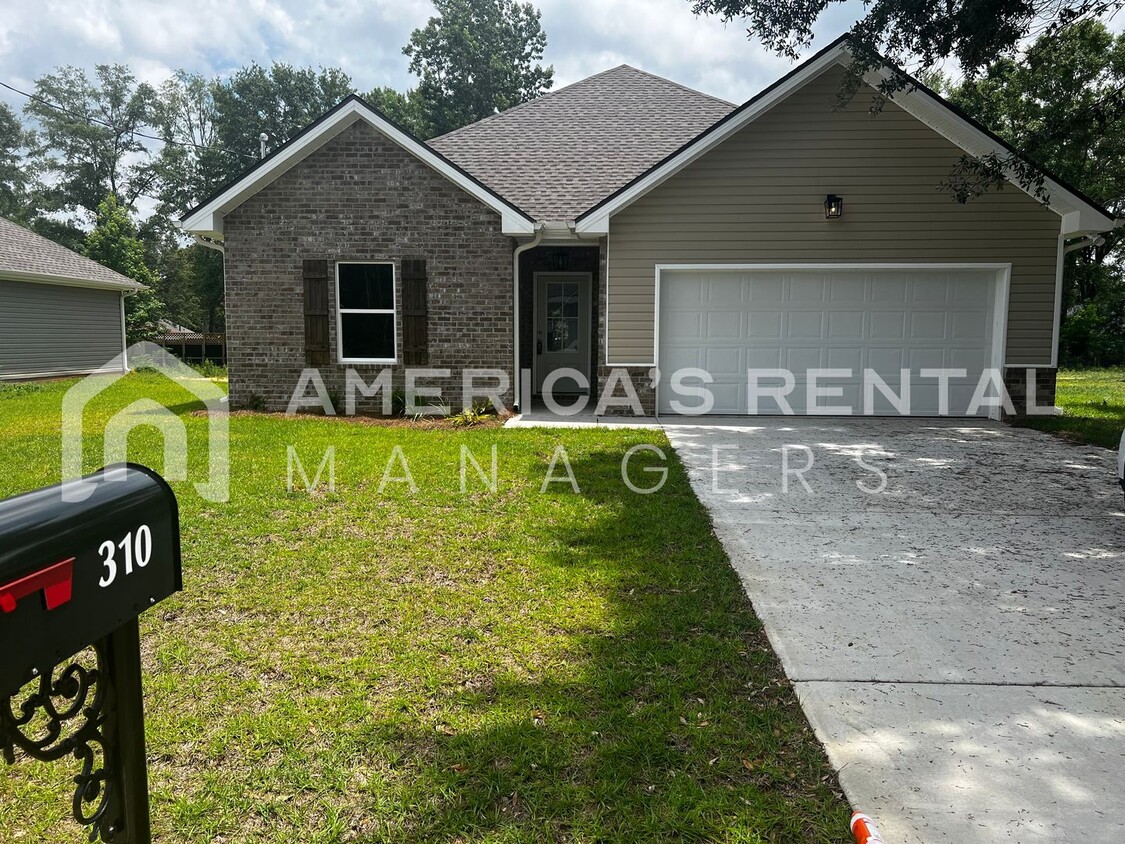 Foto principal - Home for Rent in Bay Minette, AL!! View wi...