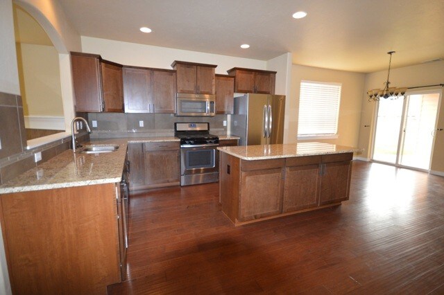 Building Photo - 10124 W Kingsbriar Dr