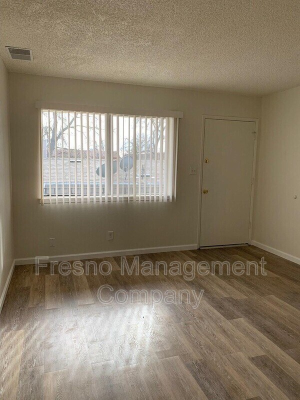 3327 E Sierra Madre Ave Unit B, Fresno, CA 93726 Condo for Rent in