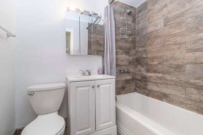 Foto del edificio - 300 E 82nd St