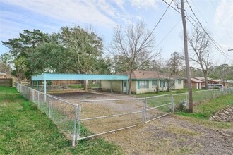 Building Photo - 203 Paul Knox St