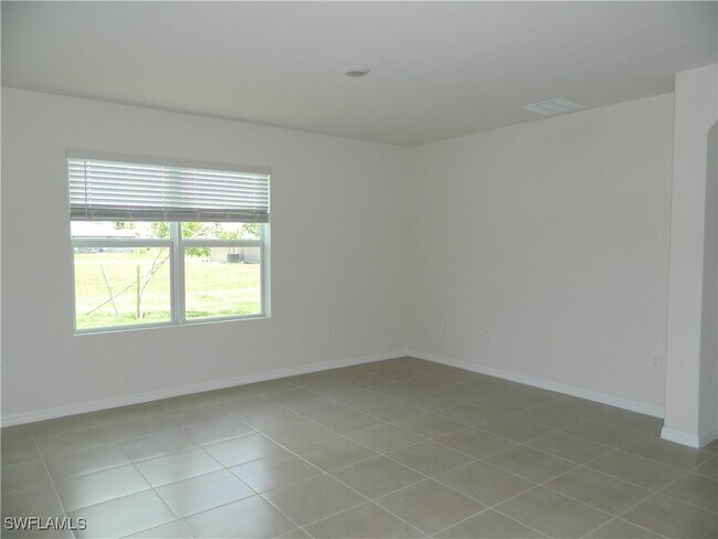 Building Photo - 25118 Doredo Dr