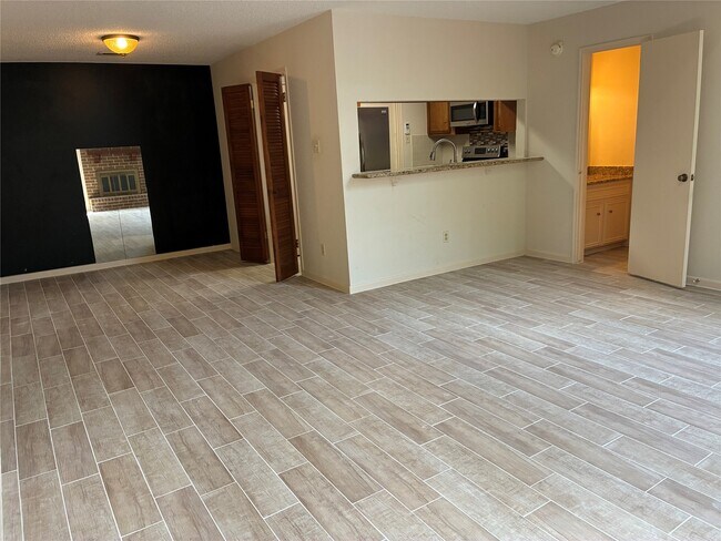 Foto del edificio - 13784 Hollowgreen Dr