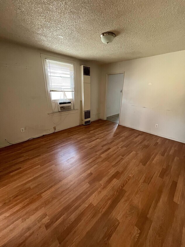 Foto principal - 327 E Acacia St