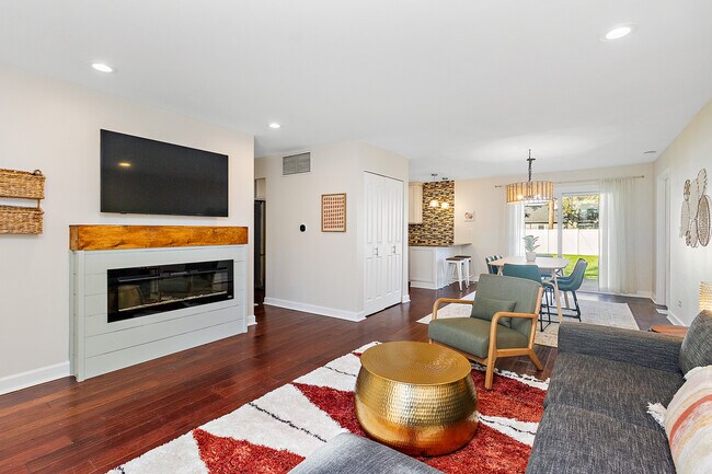 Foto del edificio - 10240 Hawthorne Dr