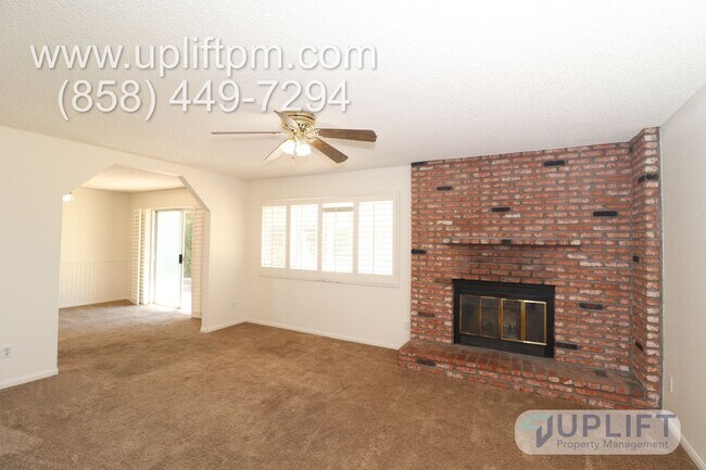 Building Photo - 3 Bedroom 2 Bathroom home on half acre in ...