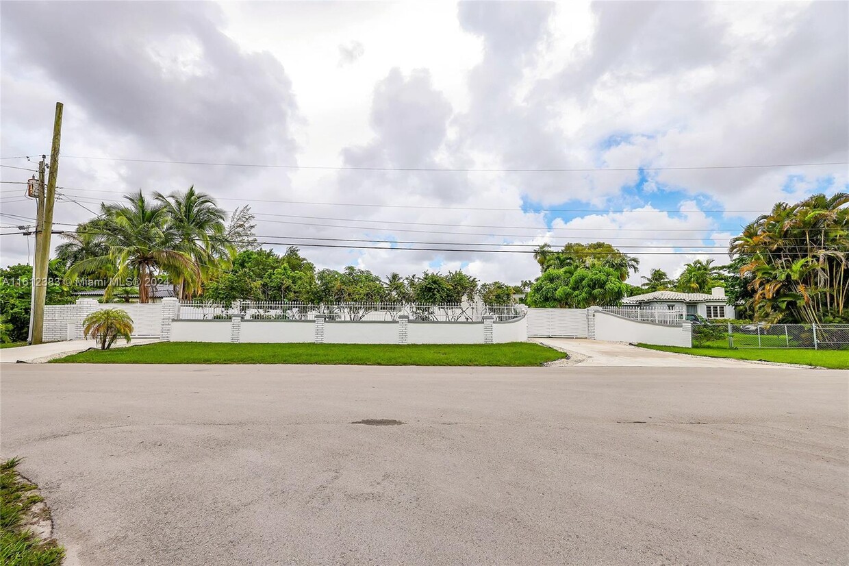 Foto principal - 300 N Biscayne River Dr