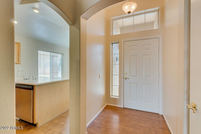 Foto del edificio - 750 E Baylor Ln