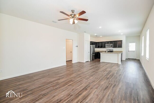 Foto del edificio - 6650 Charleston Dr