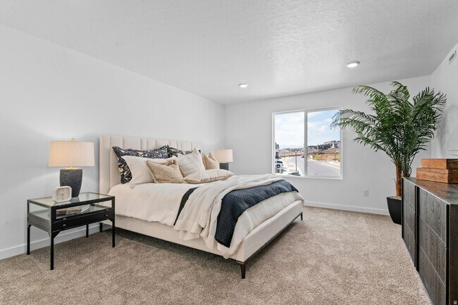 Building Photo - NEW TOWNHOME READY TO MOVE IN!