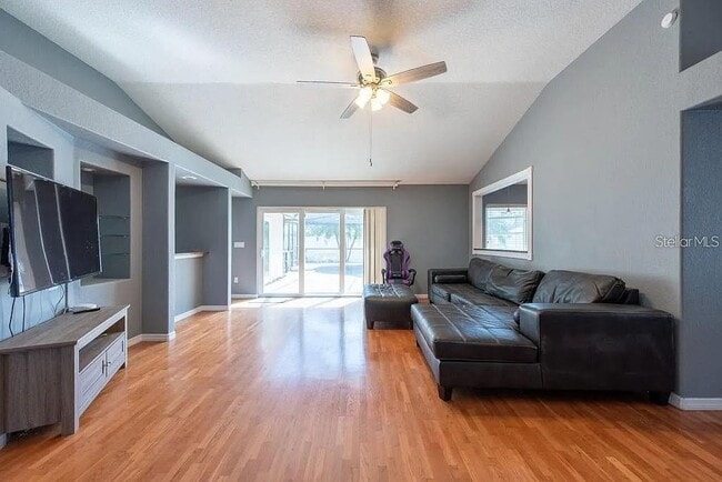 Building Photo - 9415 Pebble Glen Ave