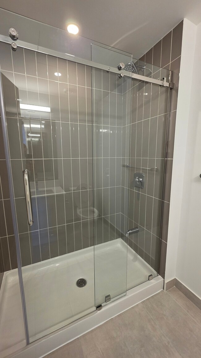 Building Photo - 225 Malta Av