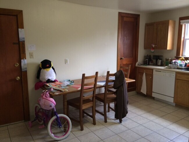 Foto del edificio - 2 bedroom, 1 bath Second Floor Apartment in Lemont