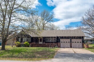 Building Photo - 106 S Overlook Dr