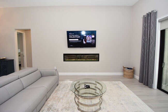 Building Photo - 13 Elder Dr