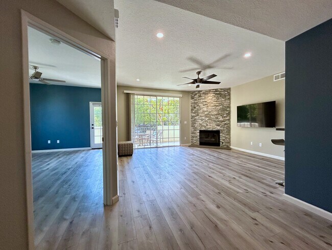 Building Photo - 24151 Del Monte Dr
