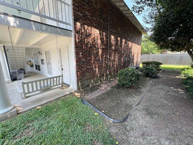 Foto del edificio - 10438 Jefferson Hwy