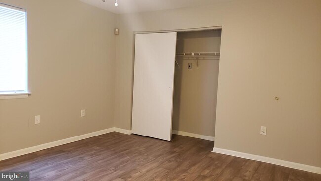 Foto del edificio - 8105 Greenspring Way