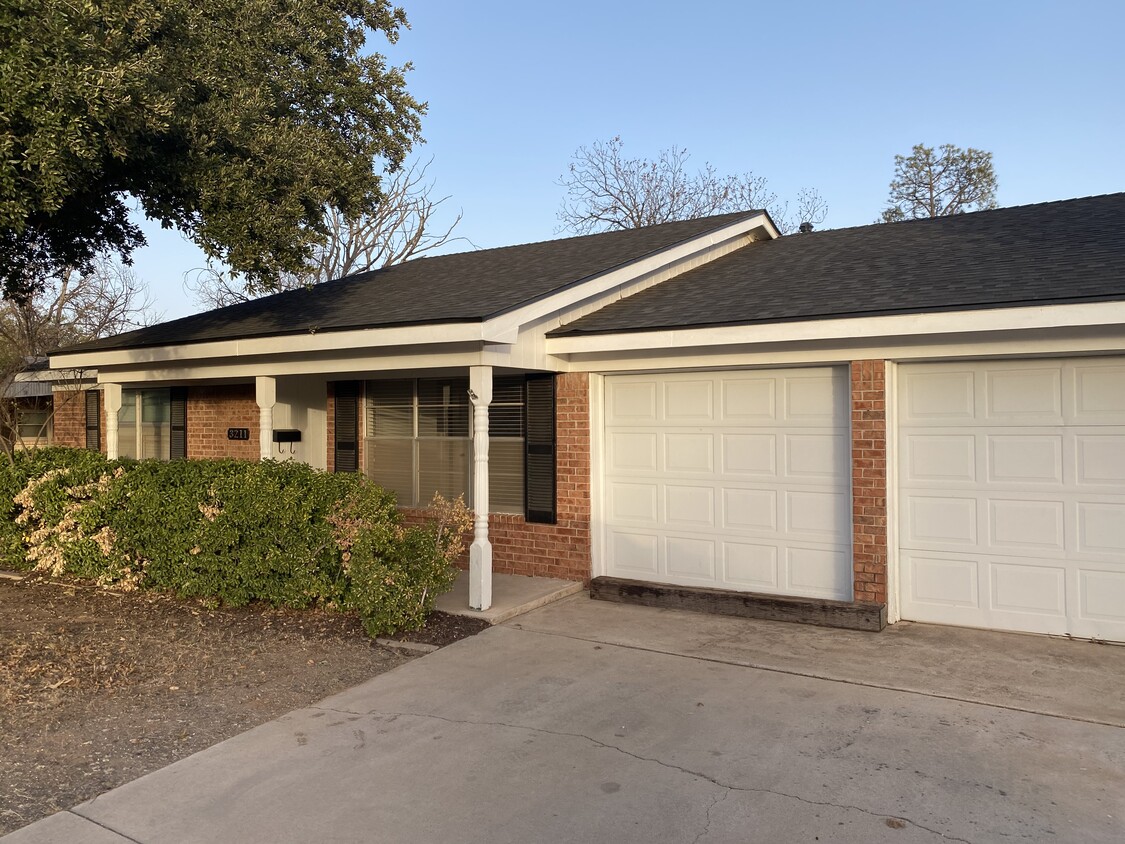 Primary Photo - 3211 Frontier Dr
