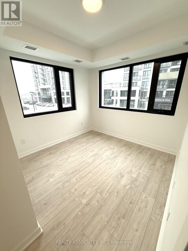 Photo du bâtiment - 720 Whitlock Ave