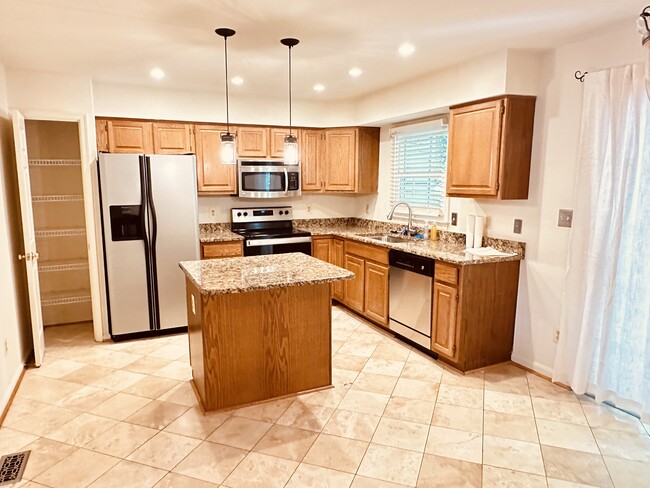 Granite countertops, stainless steel appliances, pantry - 397 S Pickett St