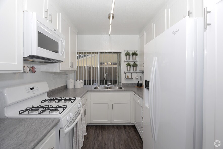 Torrey Pines Apartment Homes Rentals West Covina, CA