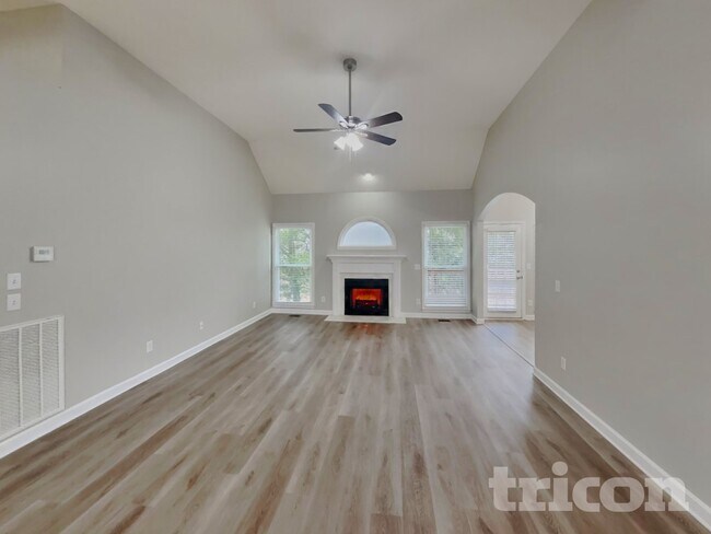 Foto del edificio - 4981 Tulip Grove Ln