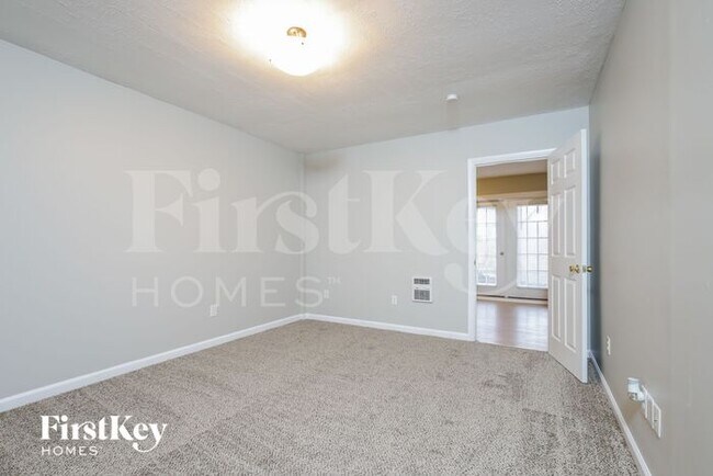 Foto del edificio - 120 Crestway Ct