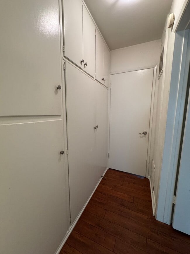 Building Photo - Updated Lower apartment with Hardwood Floo...