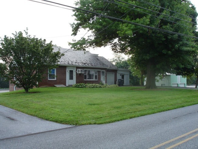 Building Photo - 44 W Boehms Rd