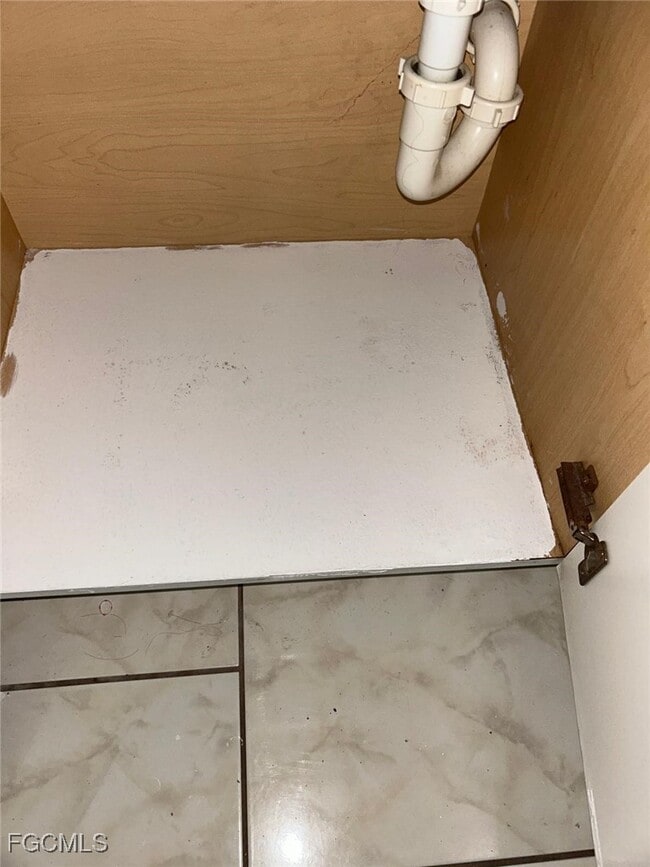 Building Photo - 2845 Winkler Ave