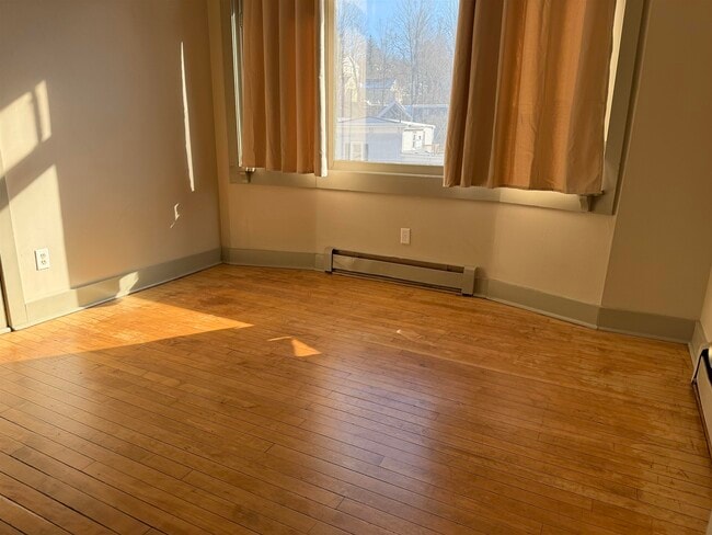 Building Photo - 408 Central St