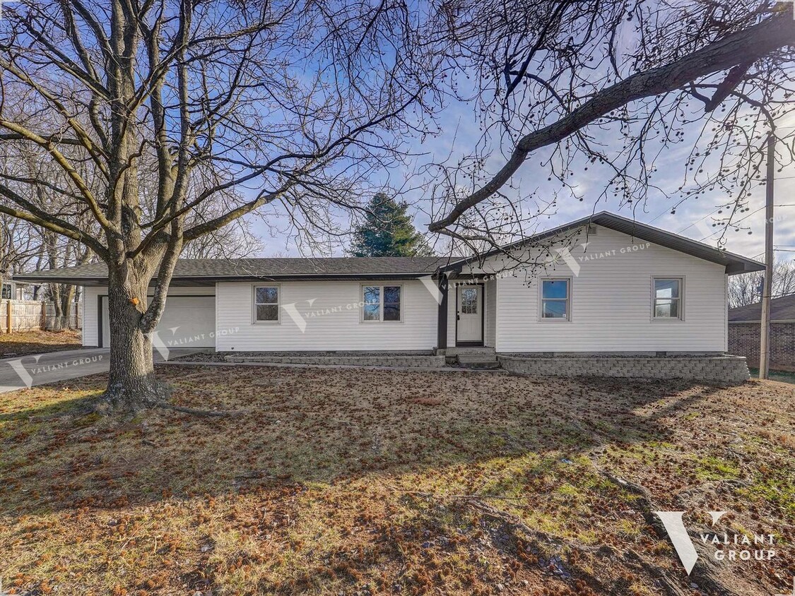 Primary Photo - Spacious 4-Bedroom, 2-Bath Ranch-Style Ren...