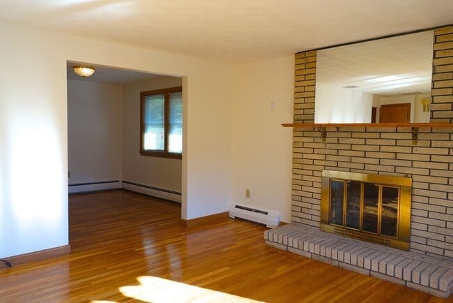 Building Photo - 31 Stearns Rd