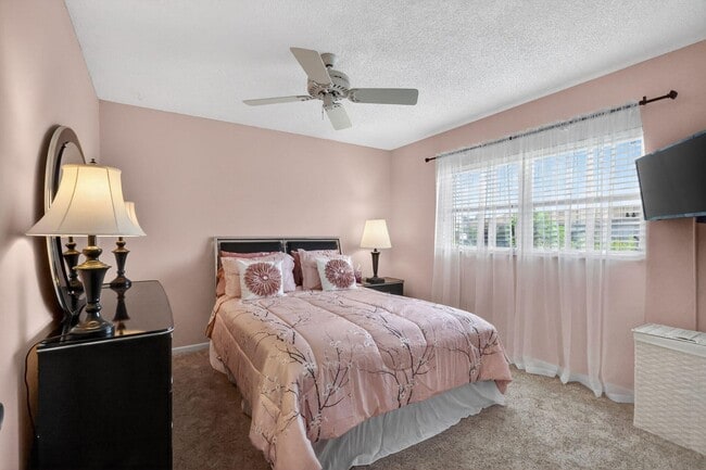 Foto del edificio - 6357 Overland Dr