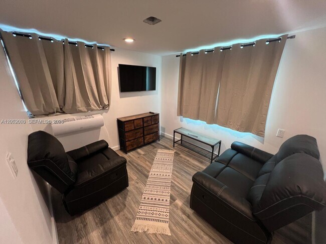 Foto del edificio - 1430 NE 149th St