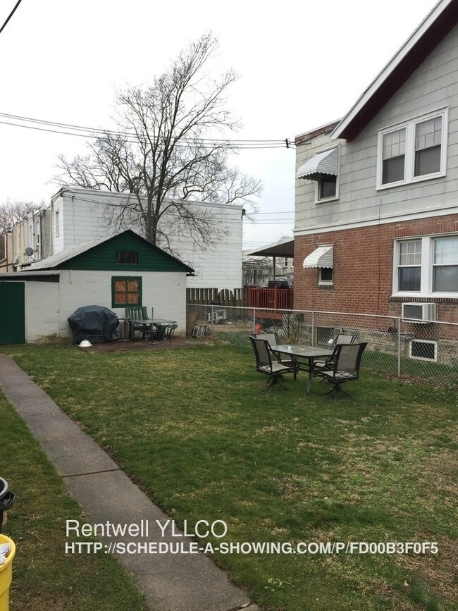 Building Photo - 206 Woodlawn Ave