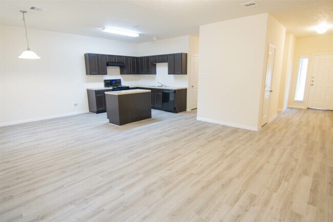 Foto del edificio - 6239 Brenwood Cir