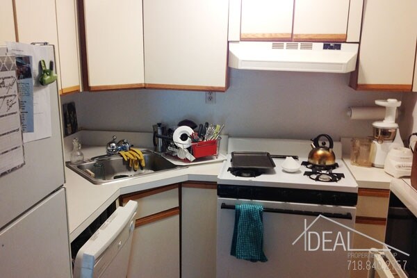 Building Photo - 14 Saint Johns Pl