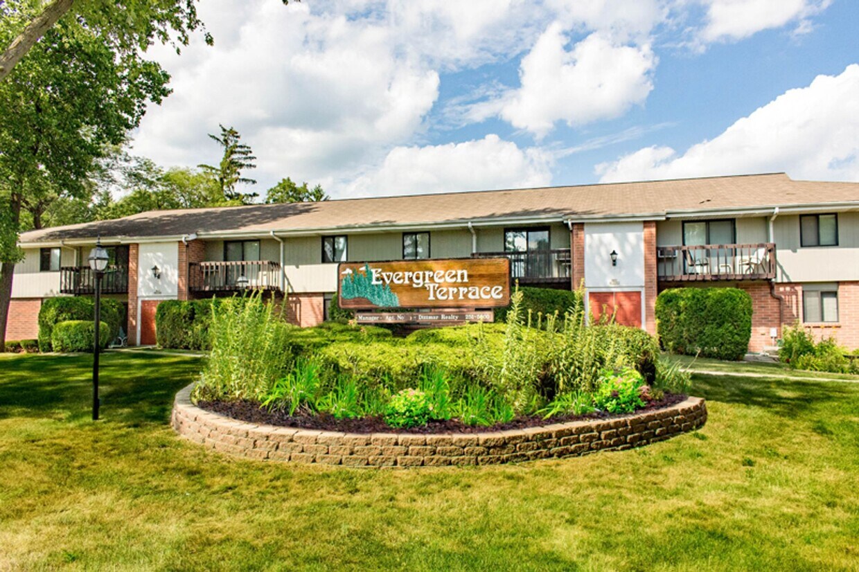 Primary Photo - Lower 1 Bedroom 1 Bathroom Apartment Available