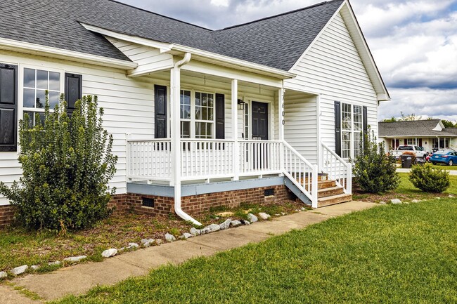 Foto del edificio - 7600 Lilly Pond Ln