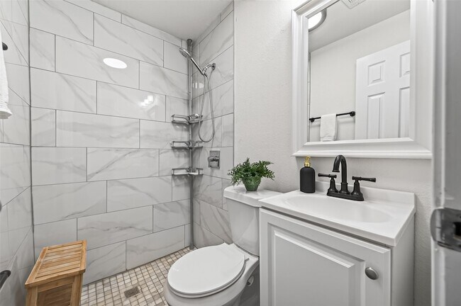 Foto del edificio - 708 W Clay St